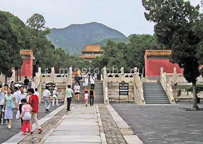 Inner Sacred Way and Ruins of Ling'enmen