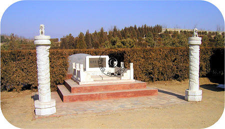 Simple tomb of 'The Last Emperor', Puyi
