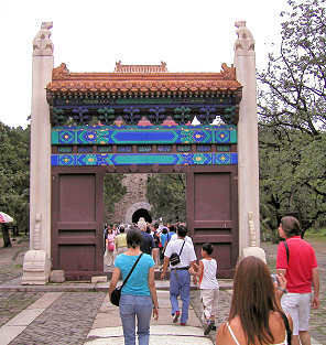 Double-Pillar gate