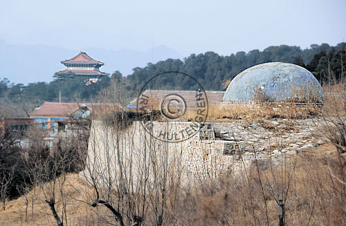 Tomb mound with Yongling in the background