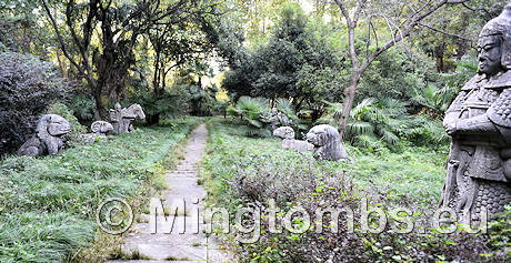 Path with stone figures